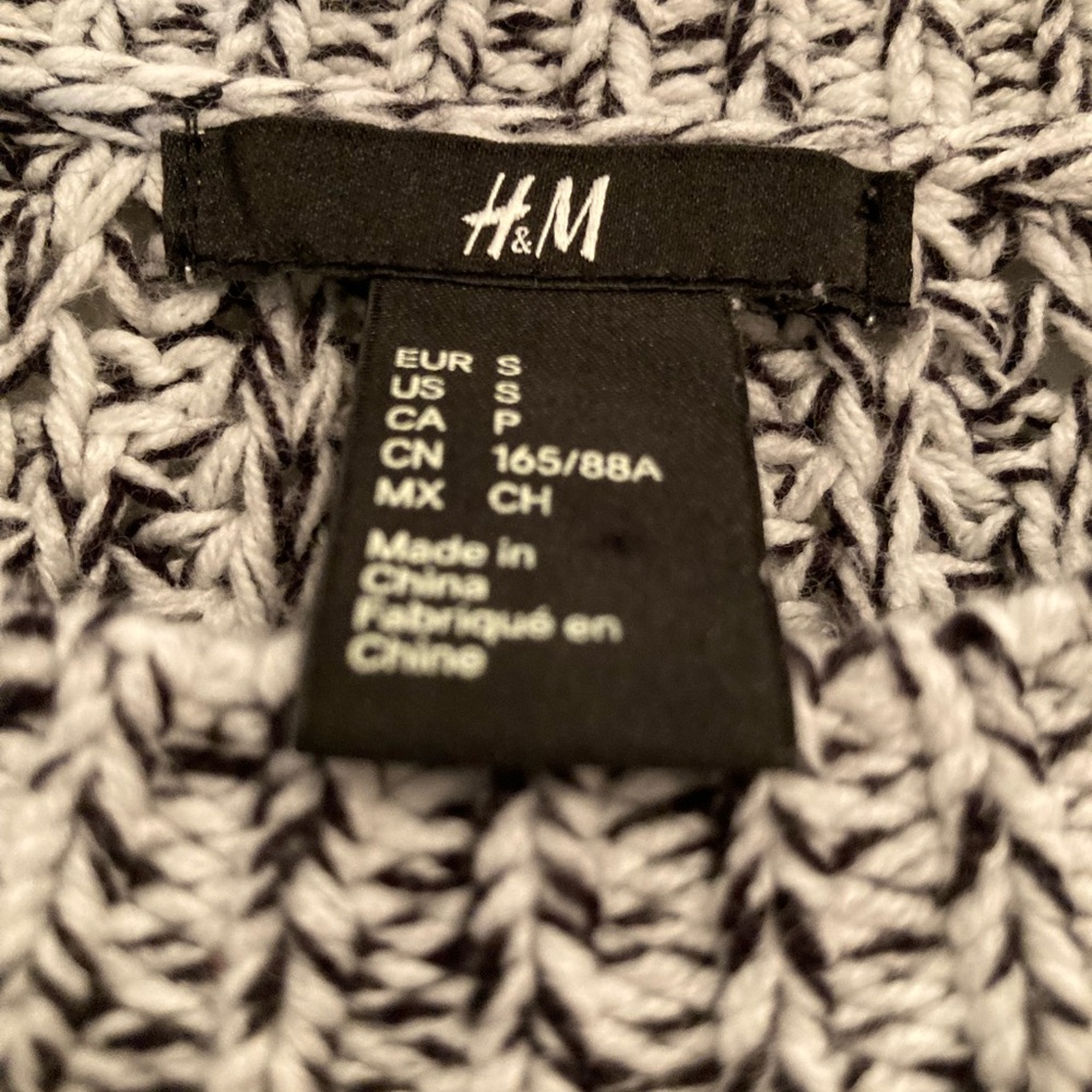 H&M sweater - Picture 3 of 4